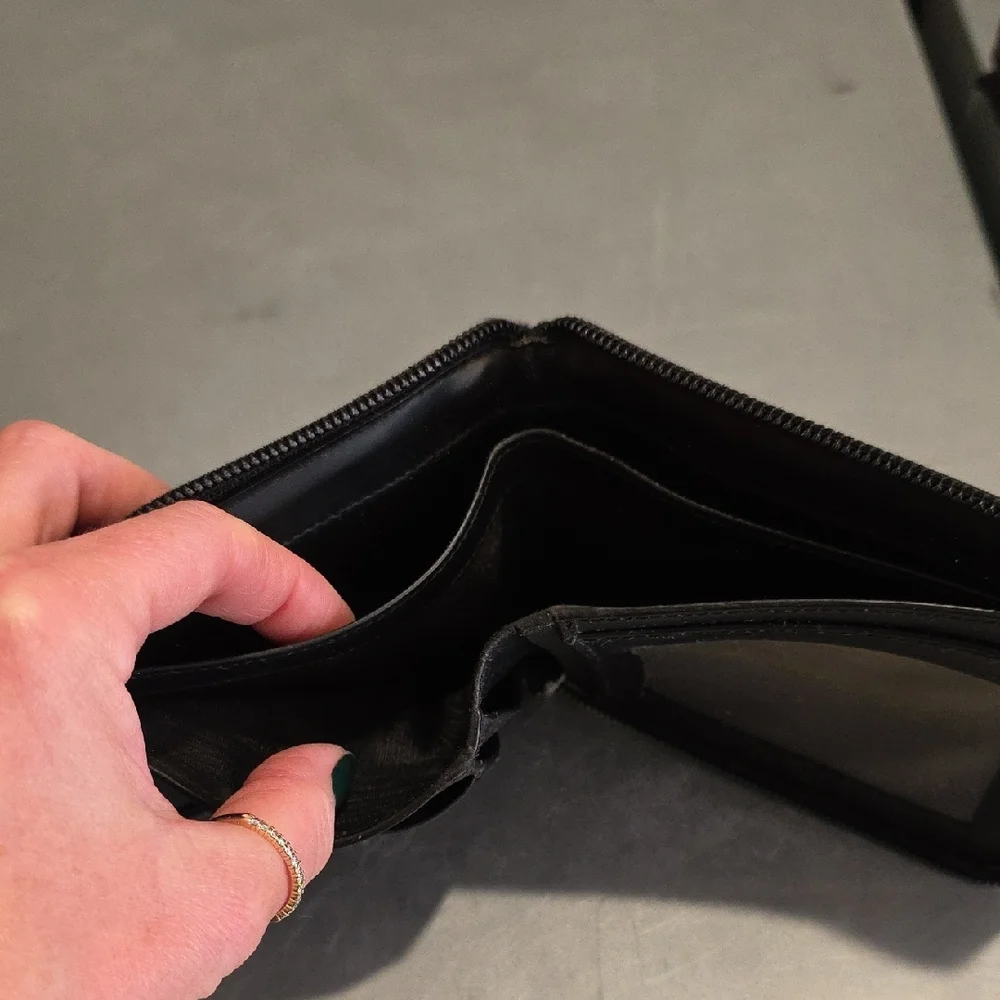 Gucci Black Men's Zipper Wallet